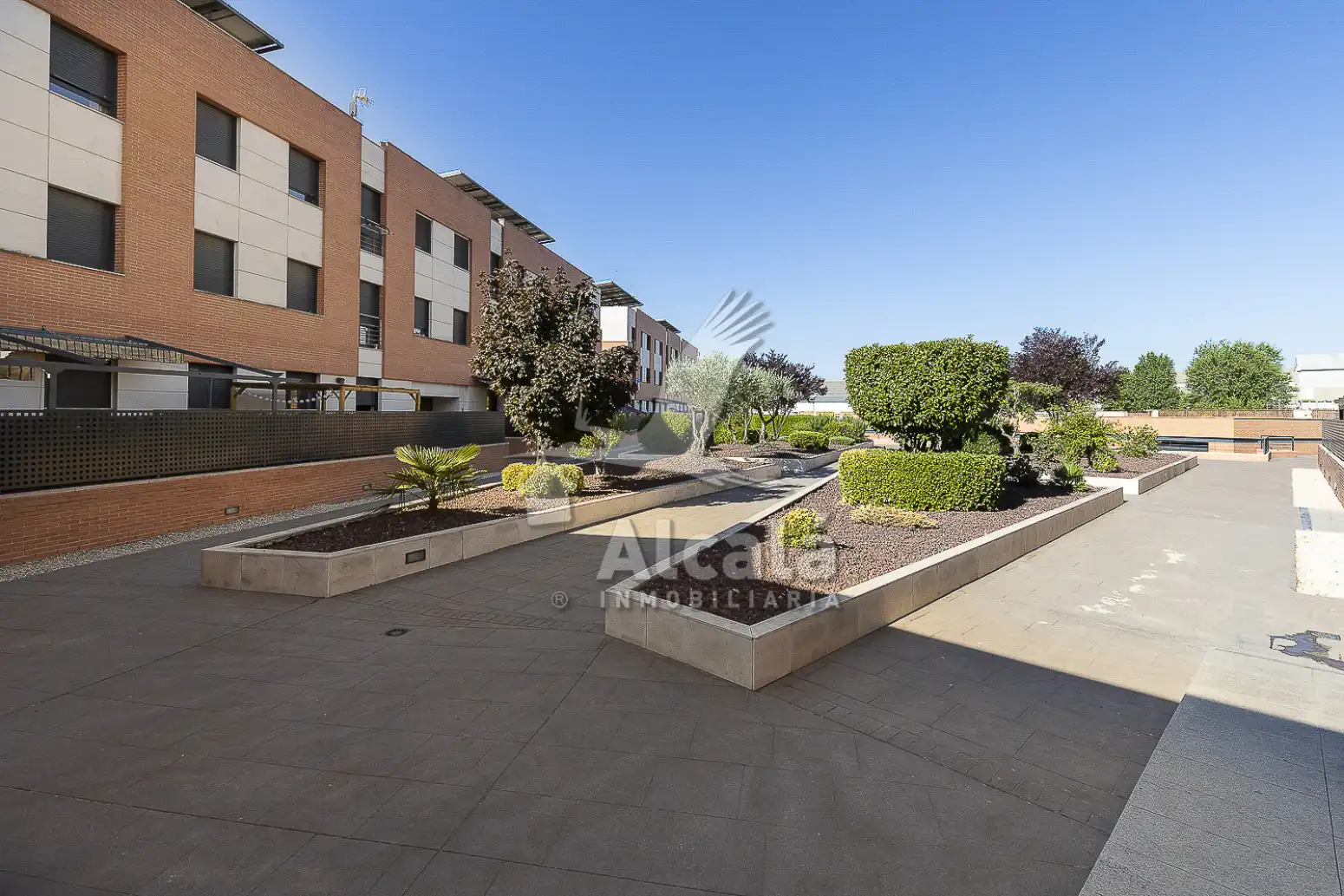 Vista exterior de Piso en venta en Alcalá de Henares con Aire acondicionado, Calefacción y Jardín privado