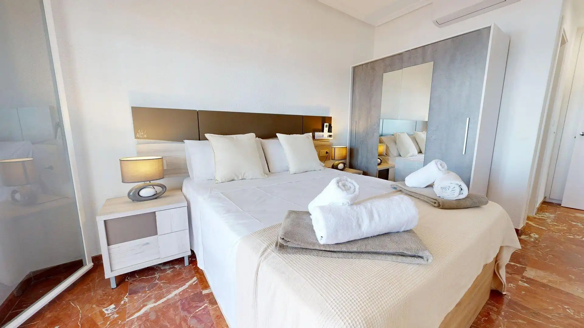 Dormitori de Apartament de lloguer en Elche / Elx amb Aire condicionat, Jardí privat i Terrassa