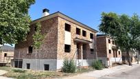 Vista exterior de Casa adosada en venda en Navalcarnero amb Calefacció, Jardí privat i Terrassa