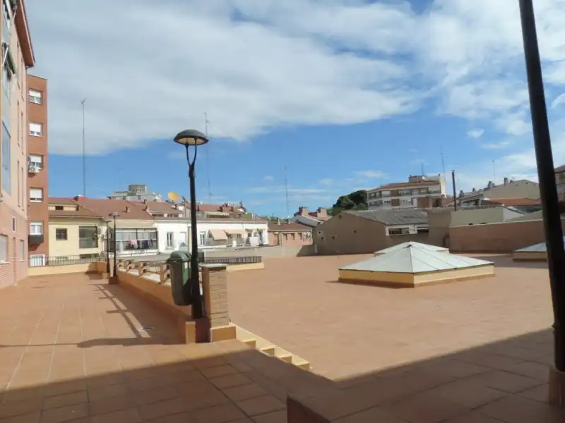 Vista exterior de Piso en venta en Guadalajara con Calefacción, Parquet y Terraza