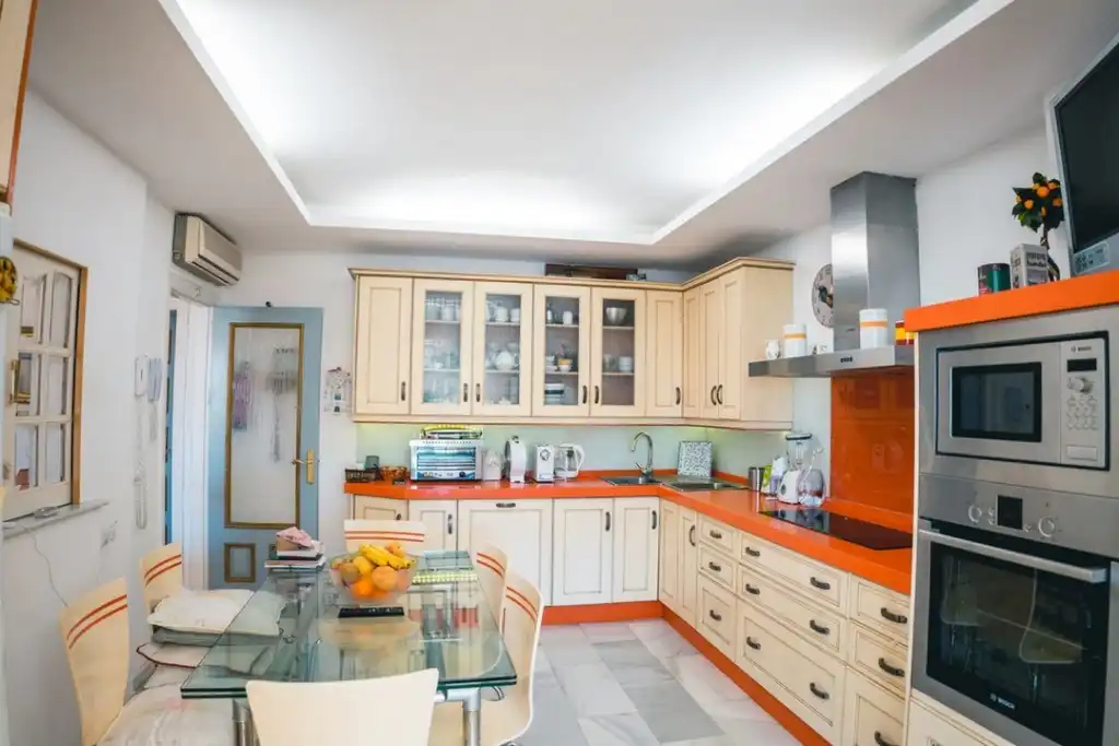 Küche von Maisonette zum Verkauf in Fuengirola mit Klimaanlage, Terrasse und Schwimmbad