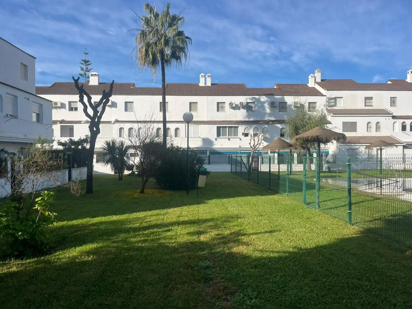 Vista exterior de Casa adosada en venta en El Portil con Jardín privado, Terraza y Amueblado