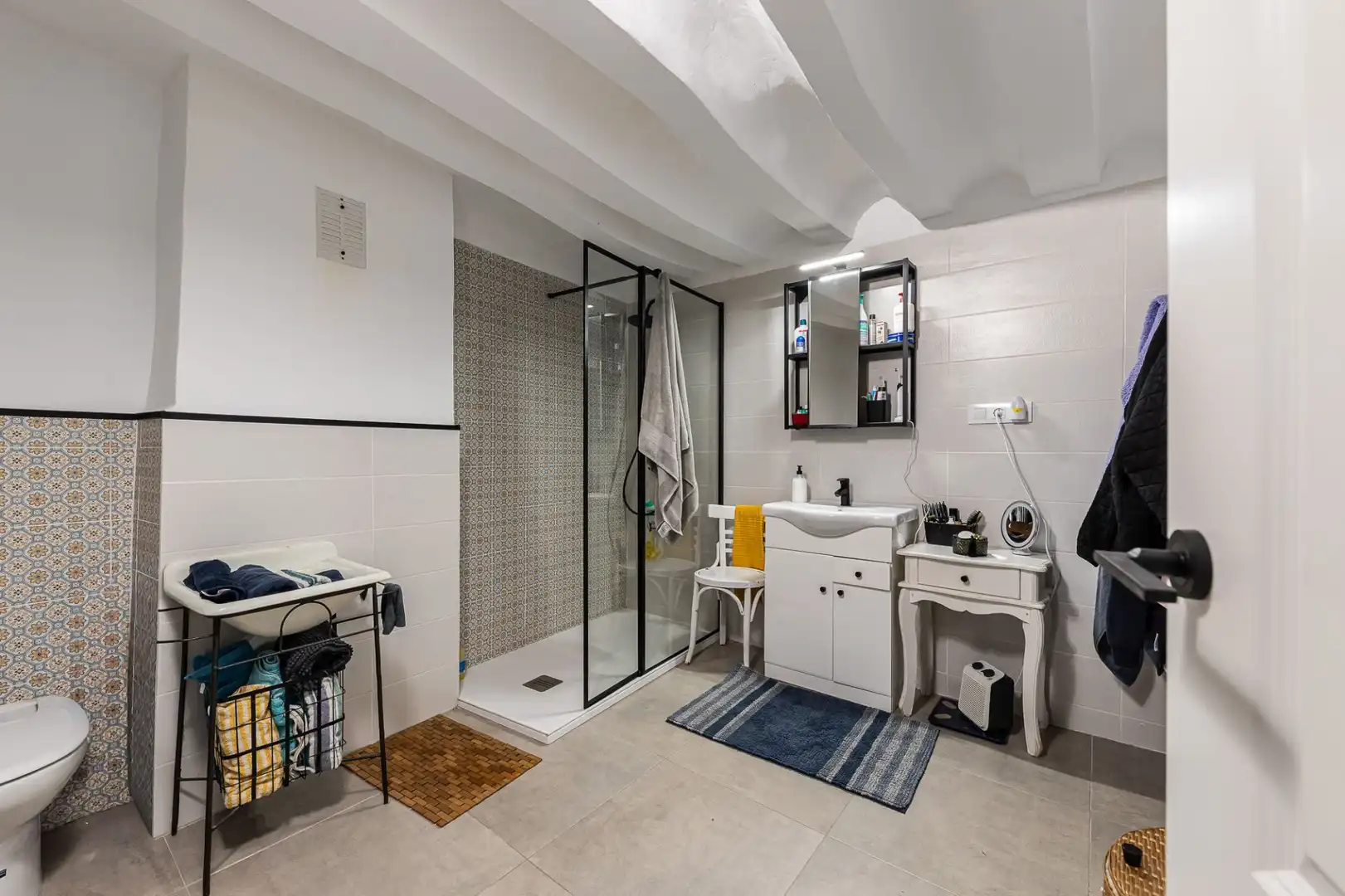 Badezimmer von Einfamilien-Reihenhaus zum Verkauf in Olmeda de las Fuentes mit Heizung und Terrasse