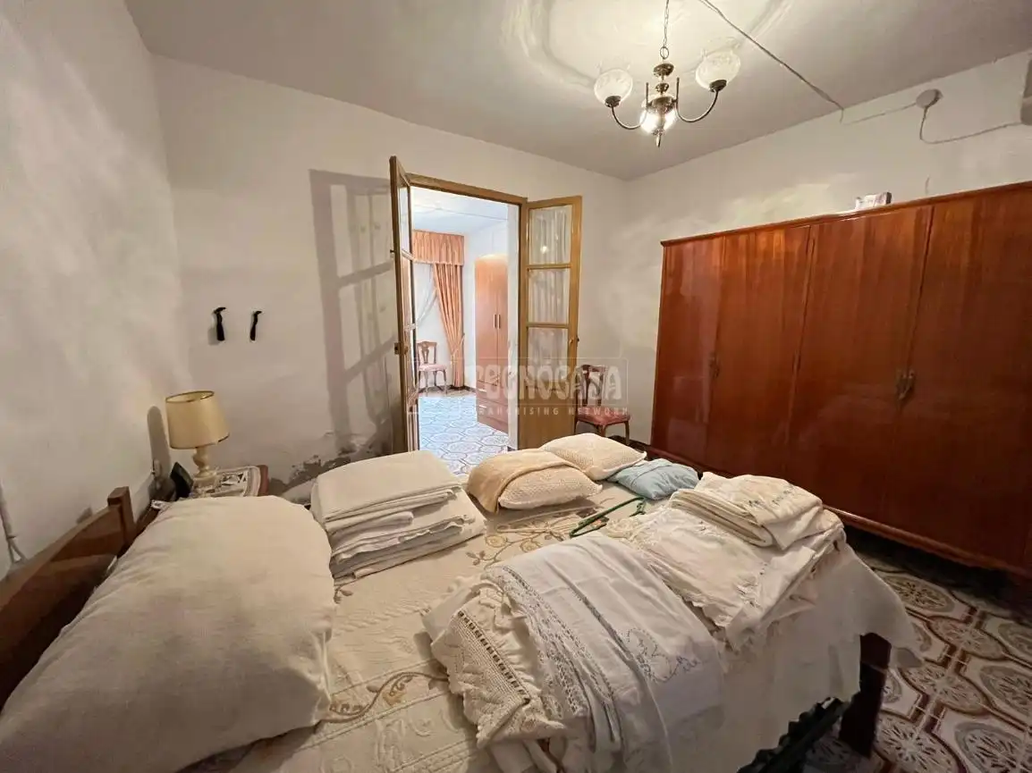 Dormitori de Casa o xalet en venda en Jabalquinto amb Aire condicionat