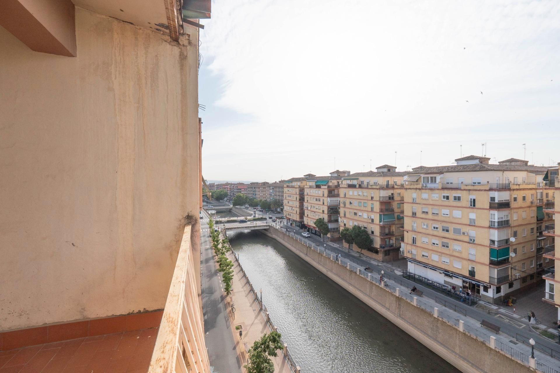 Vista exterior de Àtic en venda en  Granada Capital amb Aire condicionat, Calefacció i Terrassa
