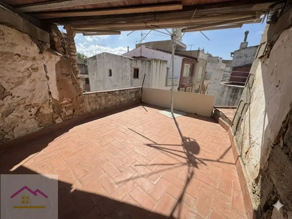 Casa amb terrassa en venda a Calle Plana La 5