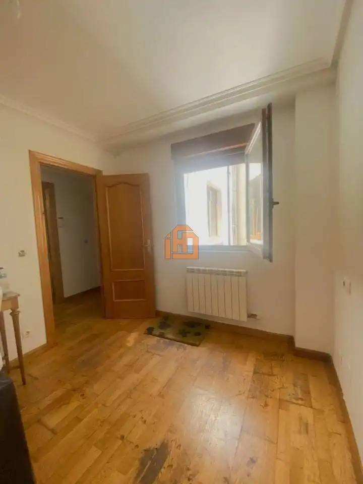 Apartament en venda en León Capital  amb Calefacció i Traster