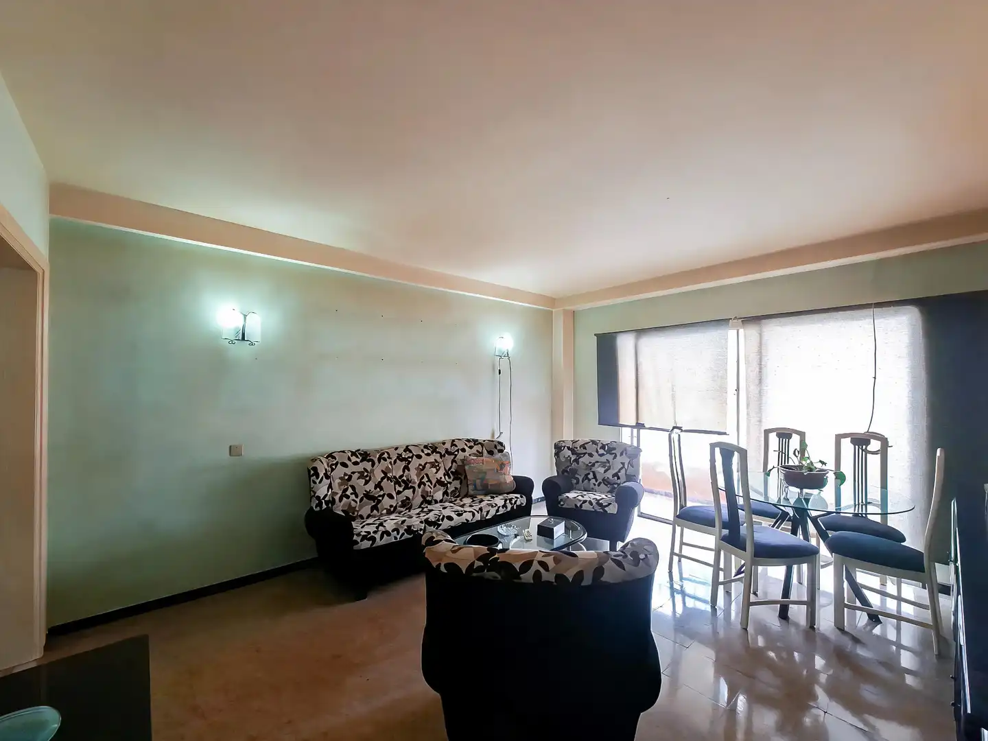 Sala d'estar de Pis en venda en Las Palmas de Gran Canaria amb Traster, Moblat i Balcó