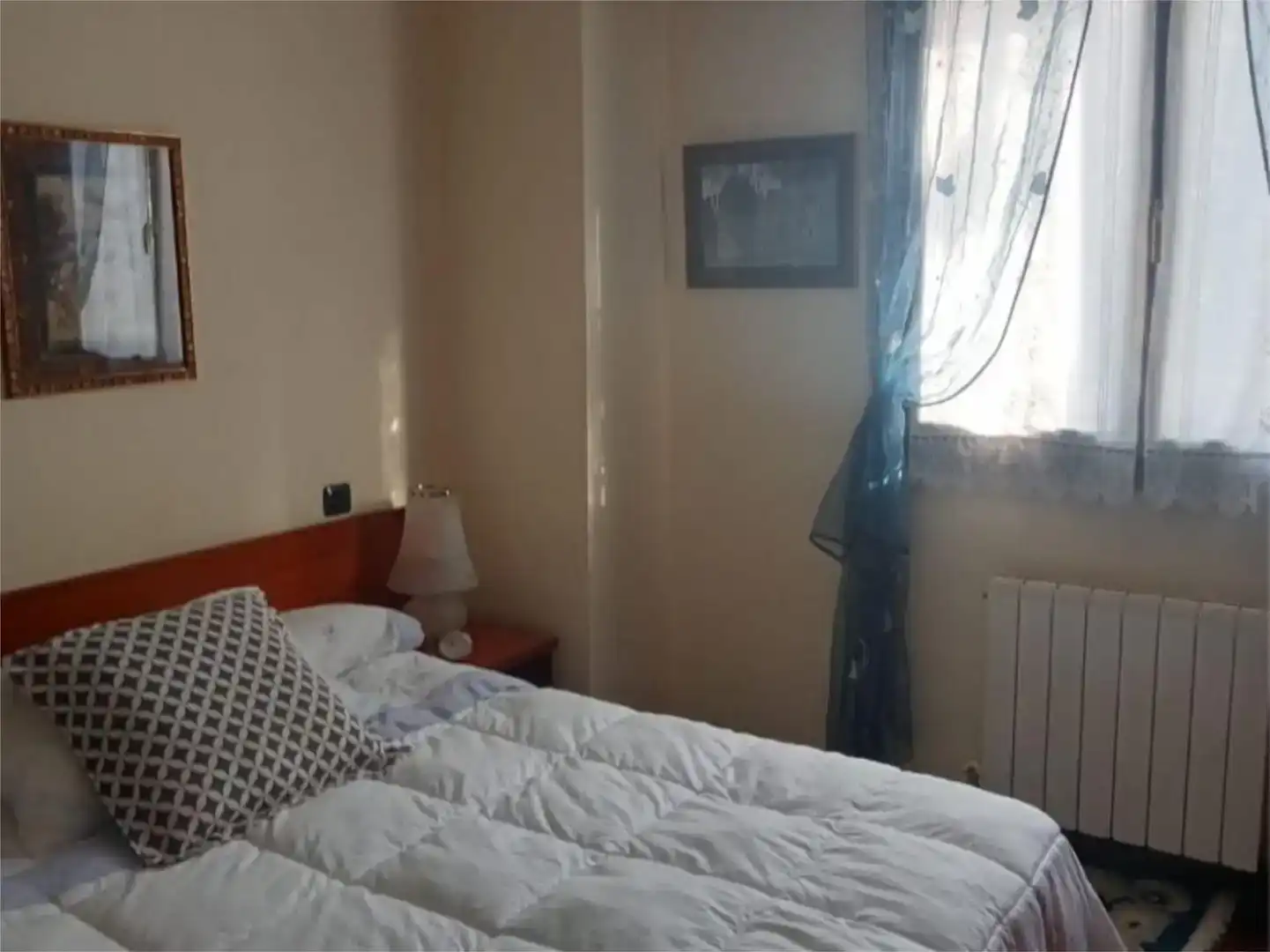 Habitación de Casa adosada en venta en Basauri 