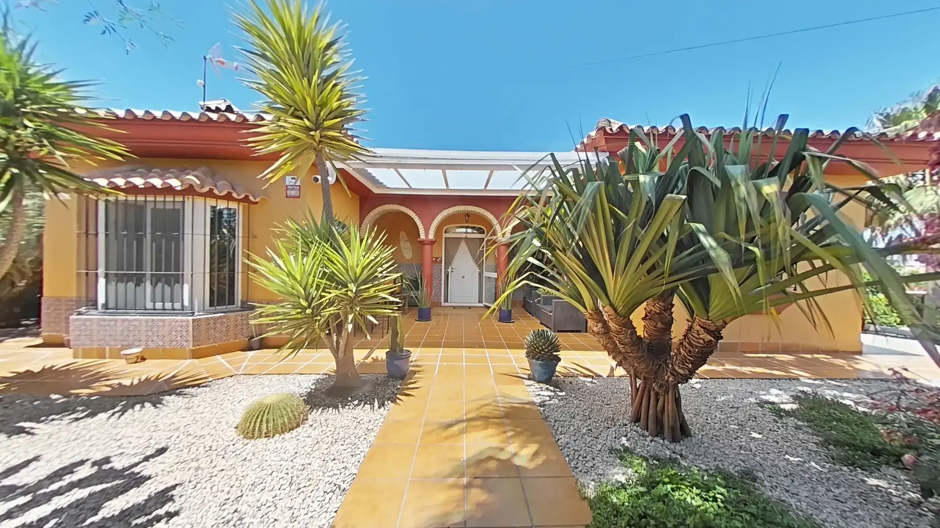 Casa amb piscina en venda a Las Lagunas - Campano