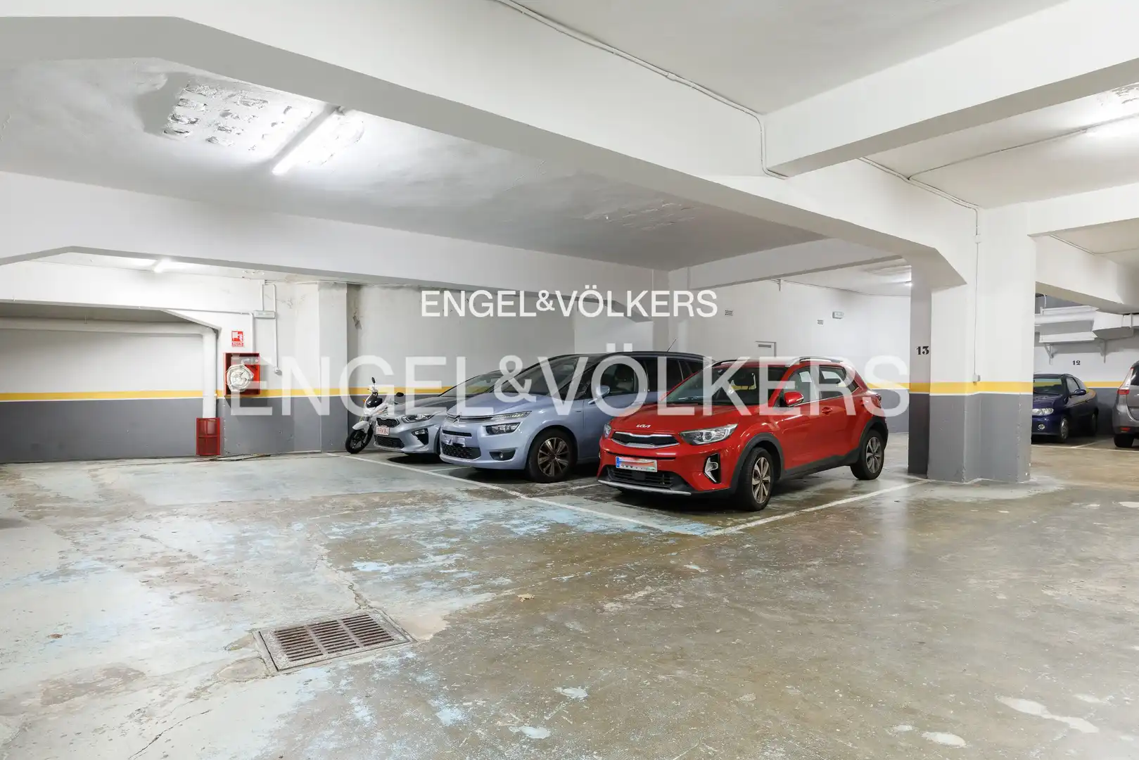 Parking de Piso en venta en Vigo  con Calefacción, Terraza y Balcón