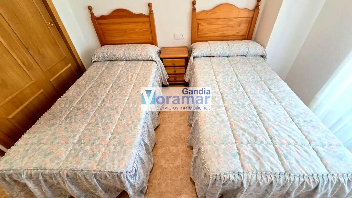Habitación de Apartamento de alquiler en Gandia con Aire acondicionado, Calefacción y Piscina comunitaria