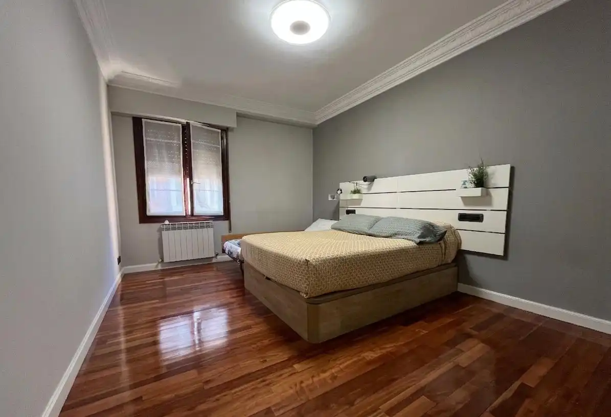 Dormitori de Pis en venda en Vitoria - Gasteiz amb Calefacció, Parquet i Traster