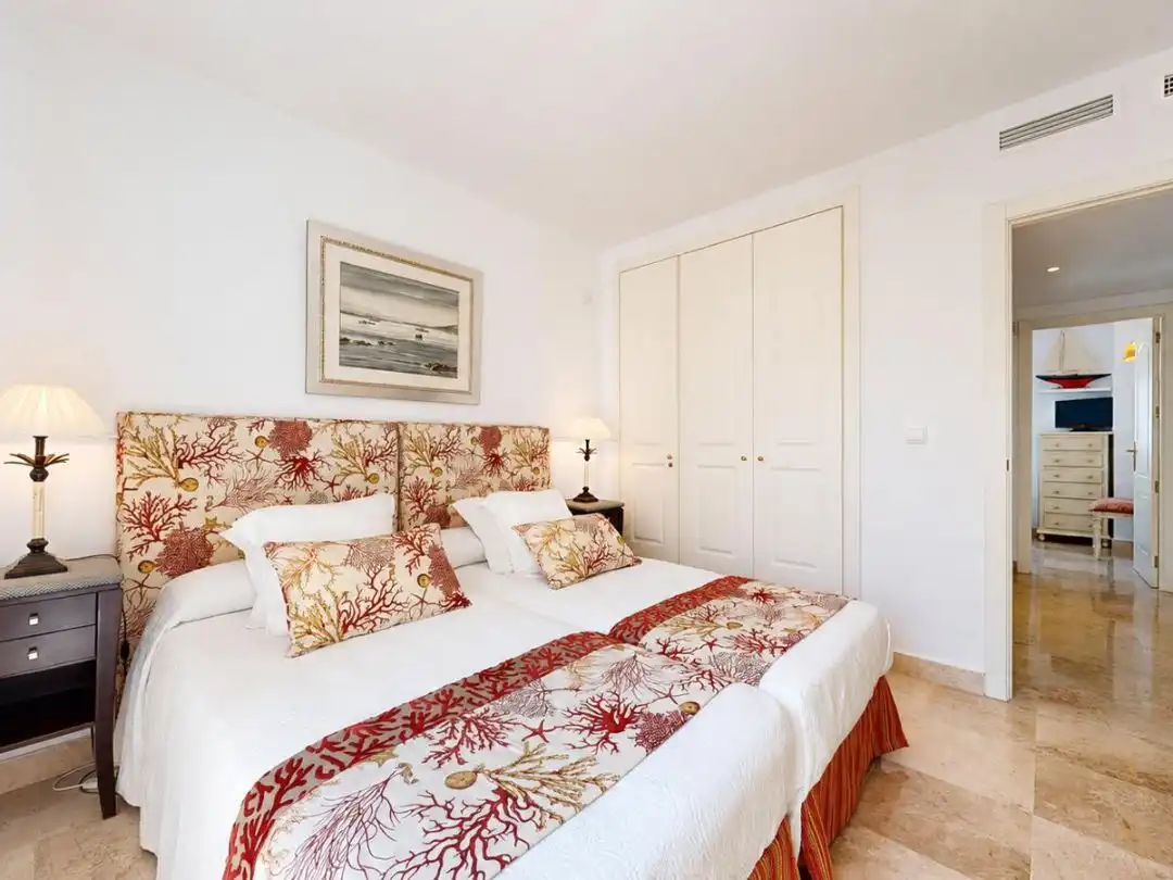 Dormitori de Casa o xalet en venda en Marbella amb Aire condicionat, Calefacció i Jardí privat