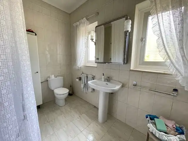 Bany de Casa o xalet en venda en Laguna de Duero amb Aire condicionat, Moblat i Forn