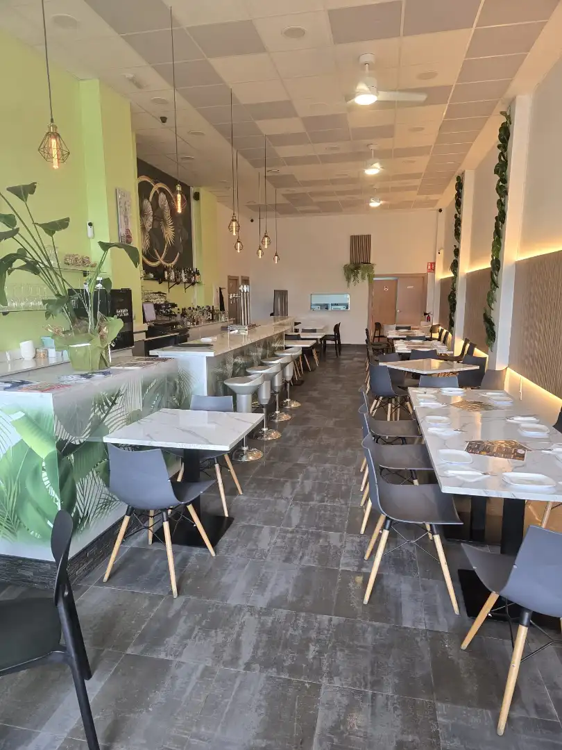 Business premises for transfer in Avenida Herminio Almendros 68, imagen 6