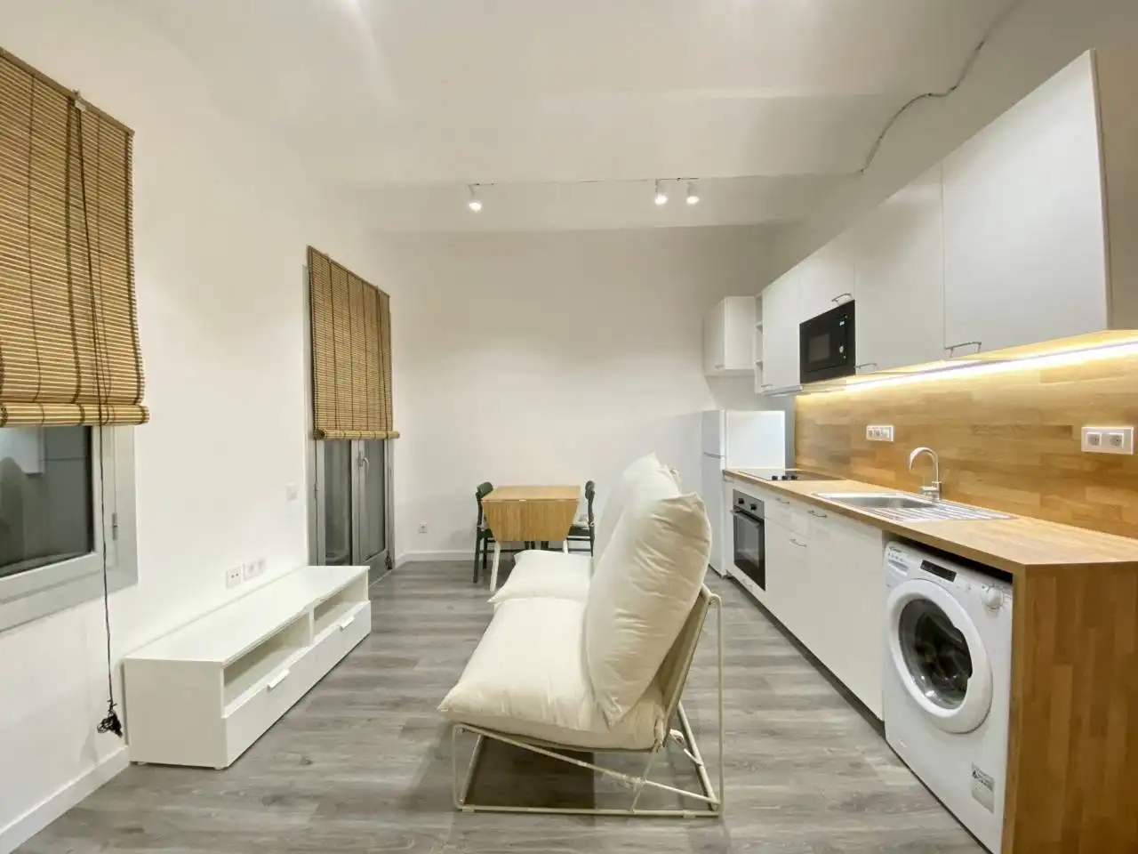 Cuina de Apartament en venda en Barcelona amb Aire condicionat, Parquet i Moblat