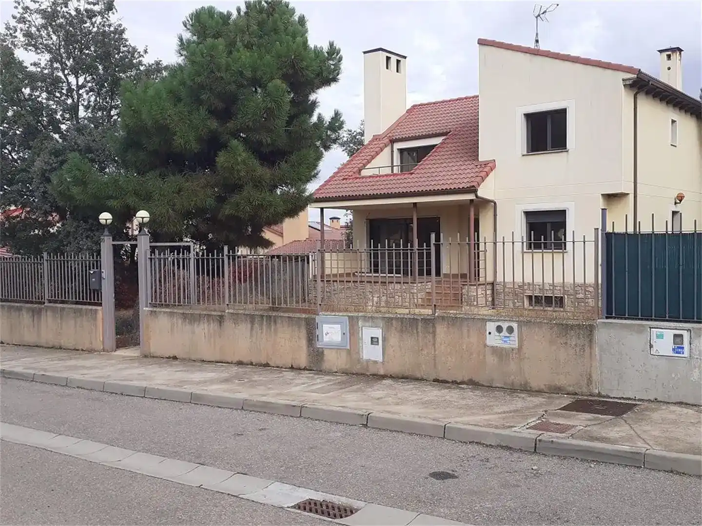 Vista exterior de Pis en venda en Aranda de Duero amb Aire condicionat, Jardí privat i Parquet