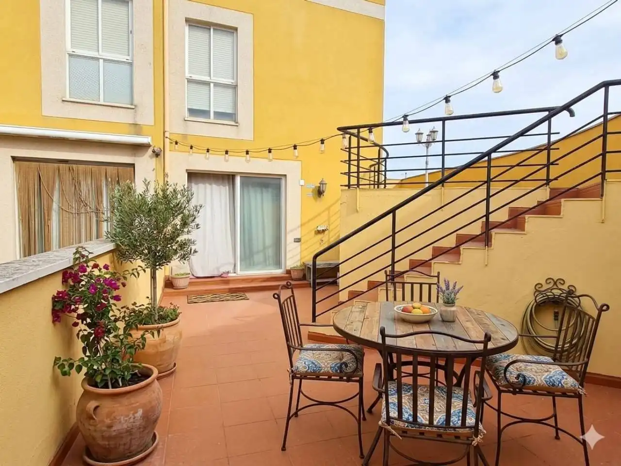 Terrassa de Casa o xalet en venda en Burgos amb Calefacció, Jardí privat i Parquet