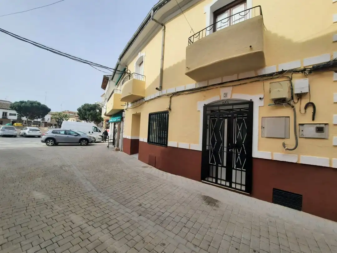 Vista exterior de Casa o xalet en venda en Escalona amb Balcó