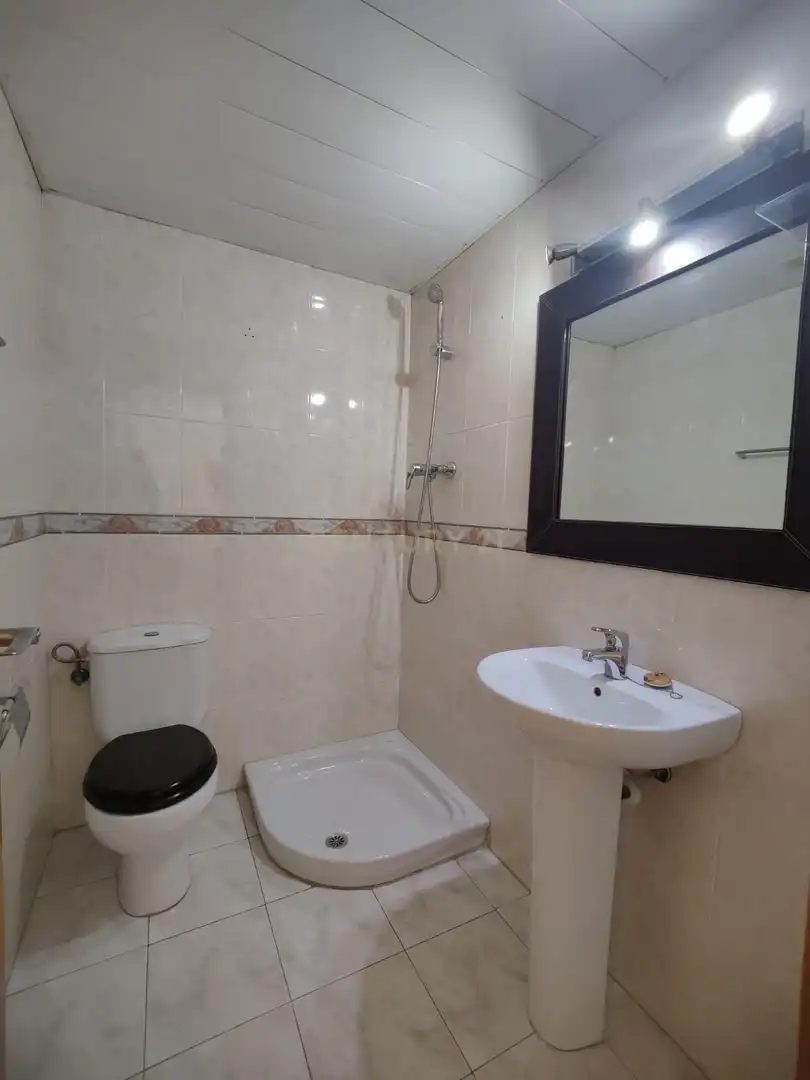 Baño de Piso en venta en Cerdanyola del Vallès con Aire acondicionado y Horno