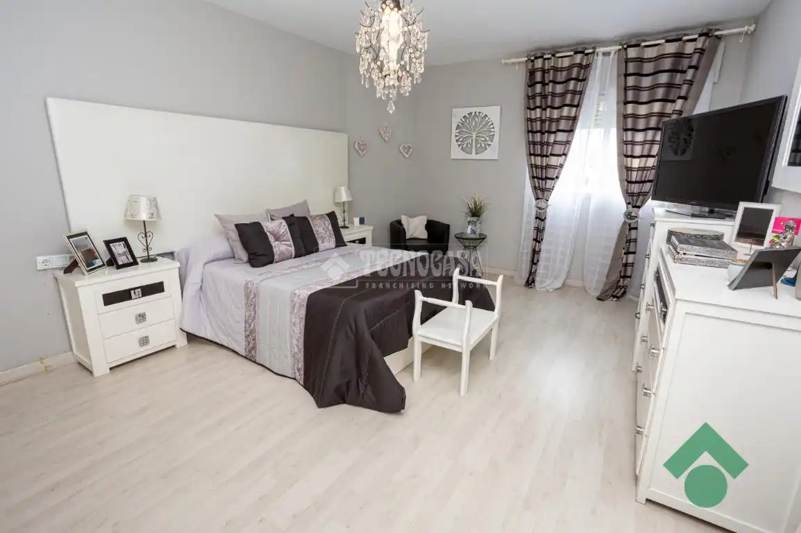 Bedroom of Flat for sale in Algeciras  with Terrace, Storage room and Furnished