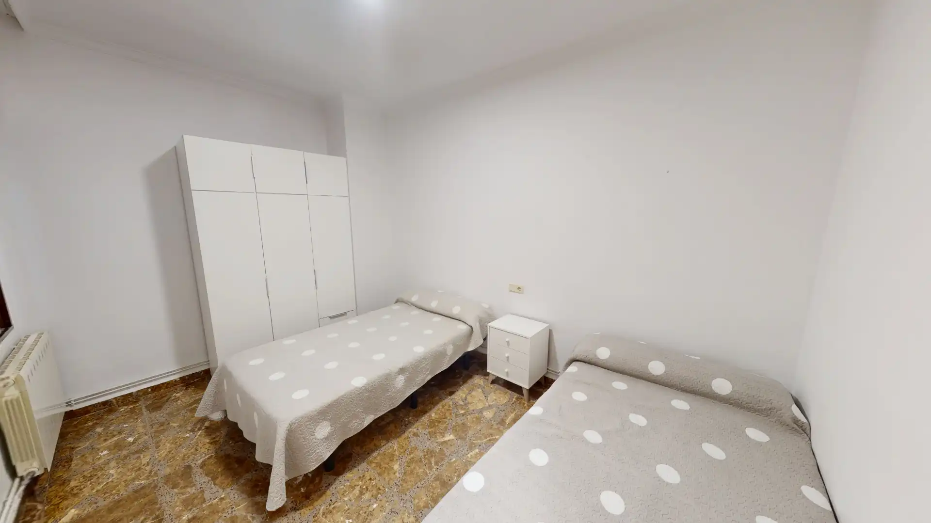 Dormitori de Pis en venda en Tarazona de la Mancha amb Moblat, Forn i Microones