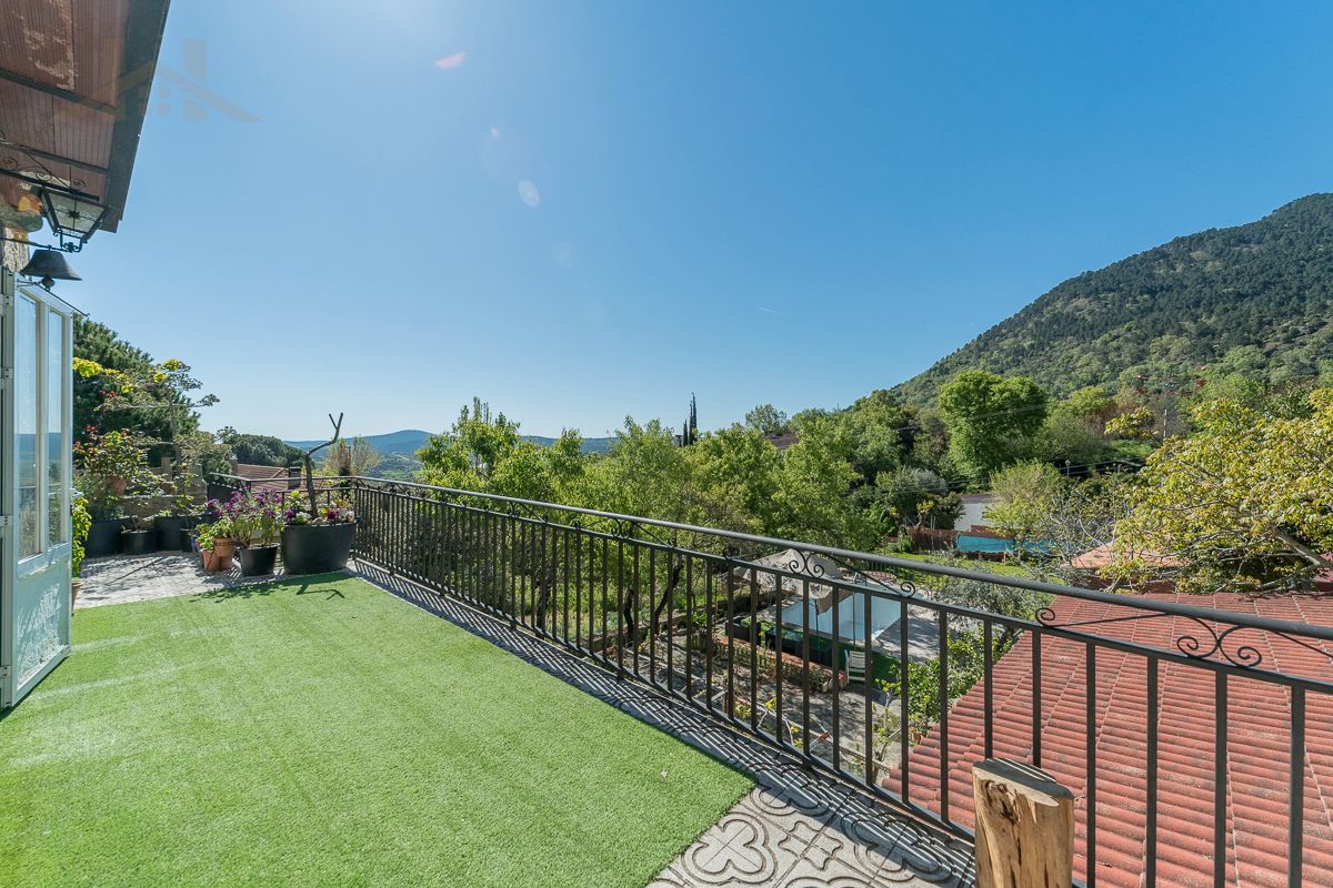 Terrassa de Casa o xalet en venda en El Tiemblo  amb Calefacció, Jardí privat i Piscina