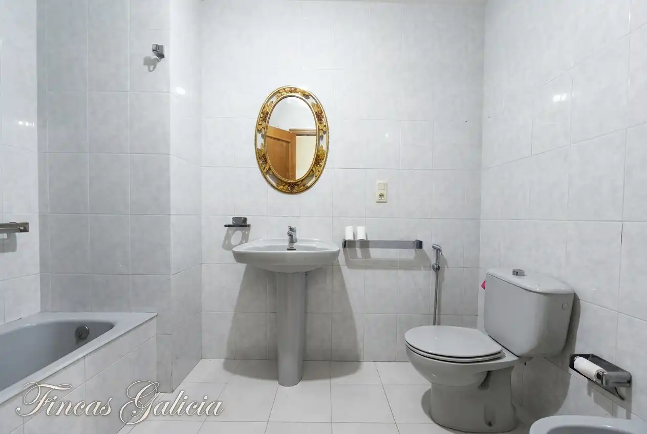 Flat with terrace for sale in Avenida de Portugal 15, imagen 8
