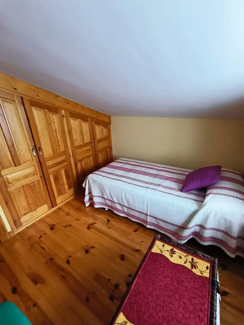 Habitación de Finca rústica en venta en Medina de Pomar con Calefacción, Jardín privado y Amueblado