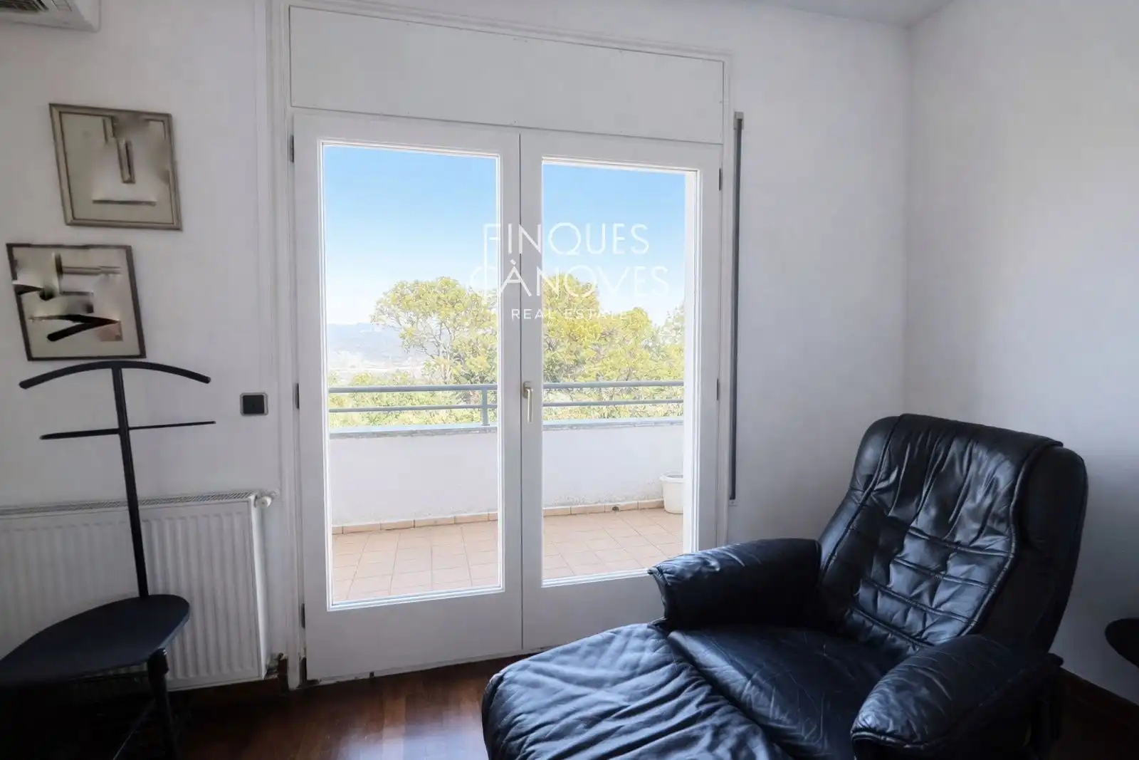Sala de estar de Casa adosada en venta en Girona con Aire acondicionado, Calefacción y Jardín privado