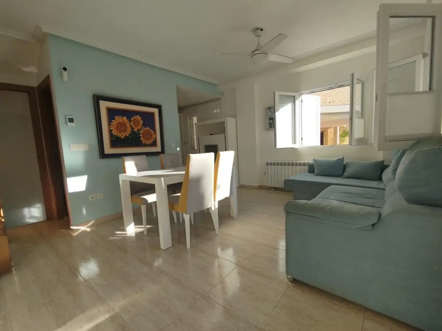 Sala de estar de Casa adosada en venta en Guardamar del Segura con Aire acondicionado, Calefacción y Amueblado