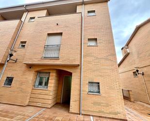 Vista exterior de Casa adosada en venda en Plasencia amb Terrassa