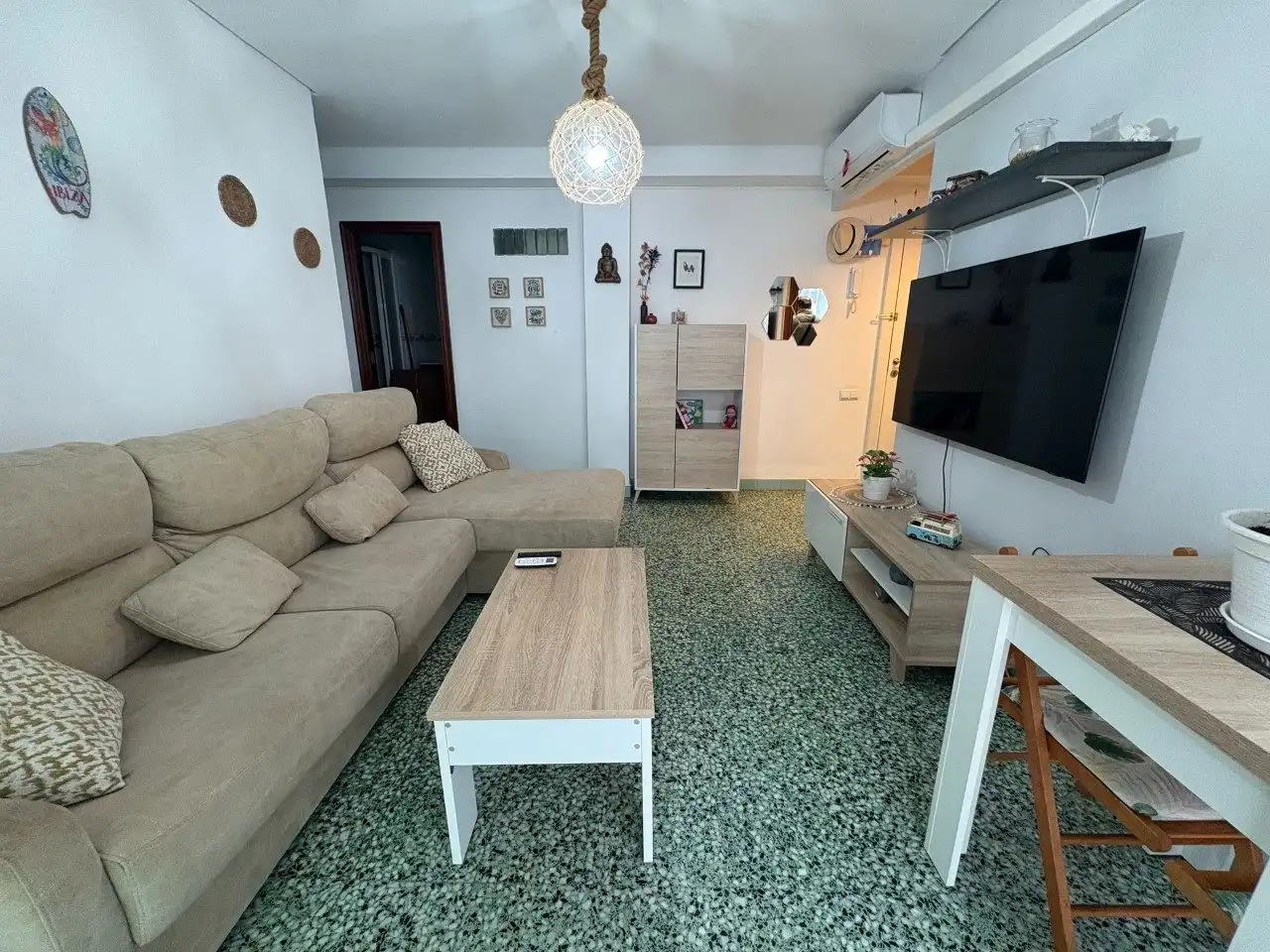 Wohnzimmer von Wohnung zum Verkauf in Cullera mit Klimaanlage, Privatgarten und Terrasse