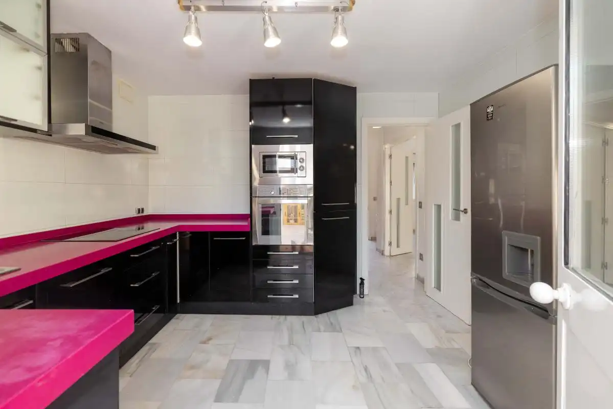 Cocina de Casa adosada en venta en Valencina de la Concepción con Aire acondicionado, Calefacción y Terraza