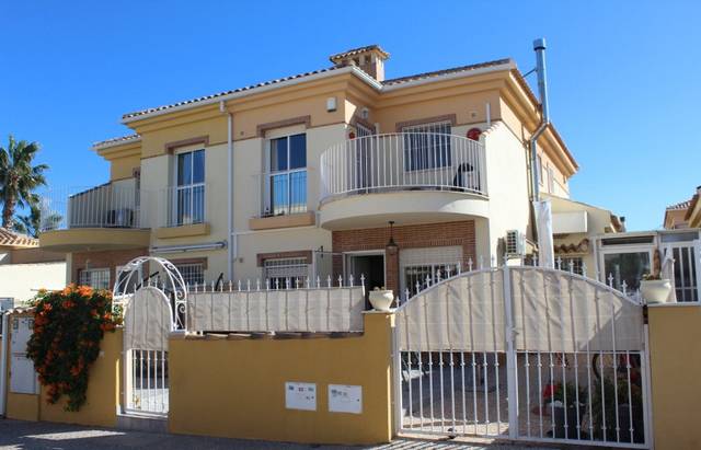 Casa adosada en Venta en Los Almendros