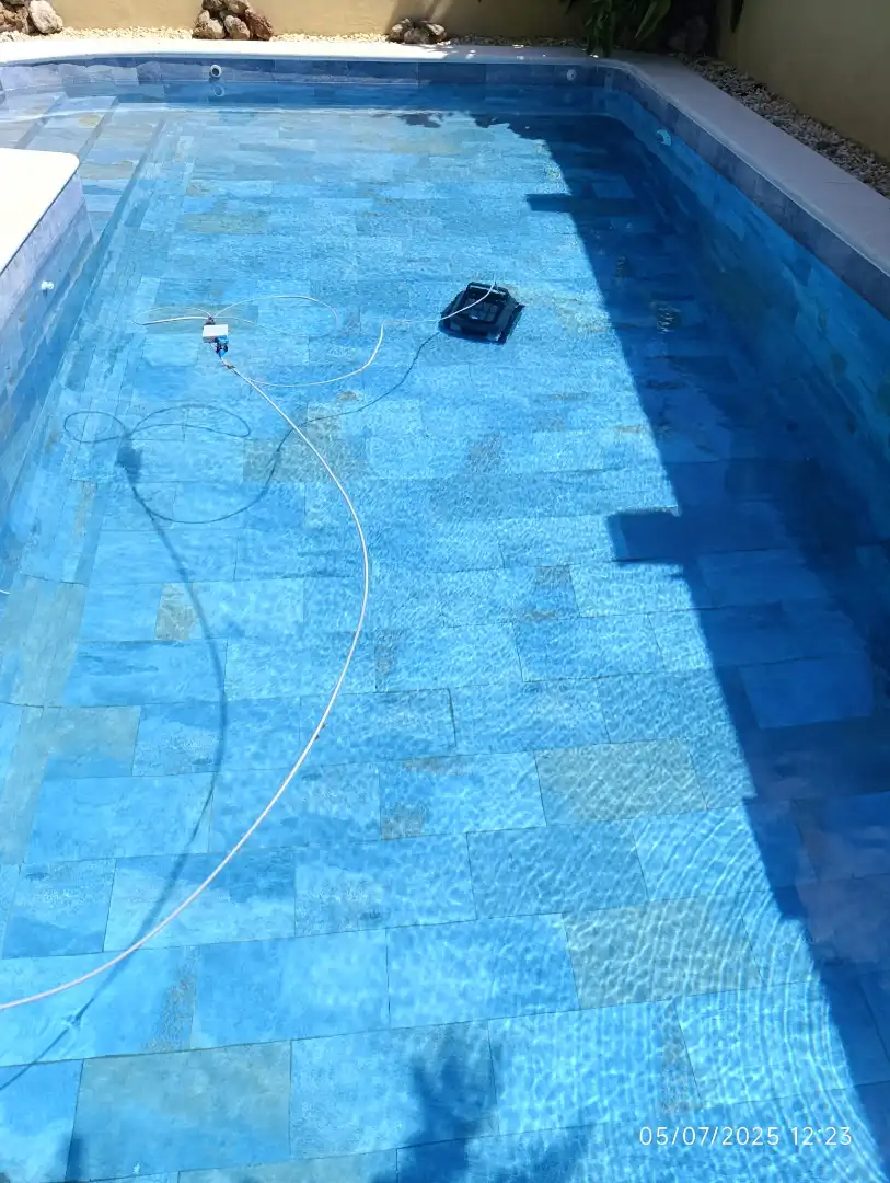 Piscina de Casa adosada en venta en Montequinto con Aire acondicionado, Calefacción y Jardín privado