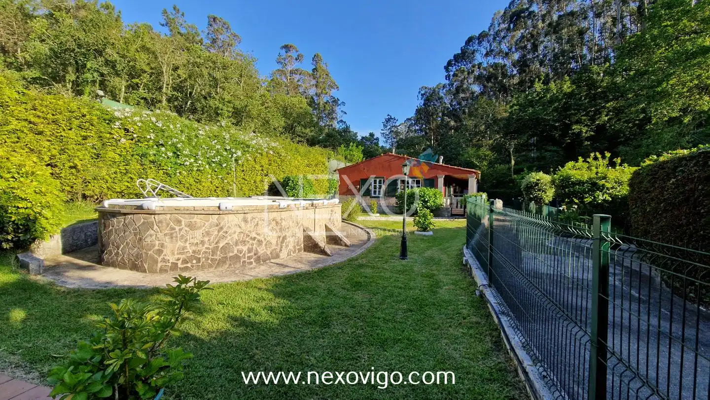 Jardín de Casa o chalet en venta en Cangas  con Calefacción, Jardín privado y Piscina