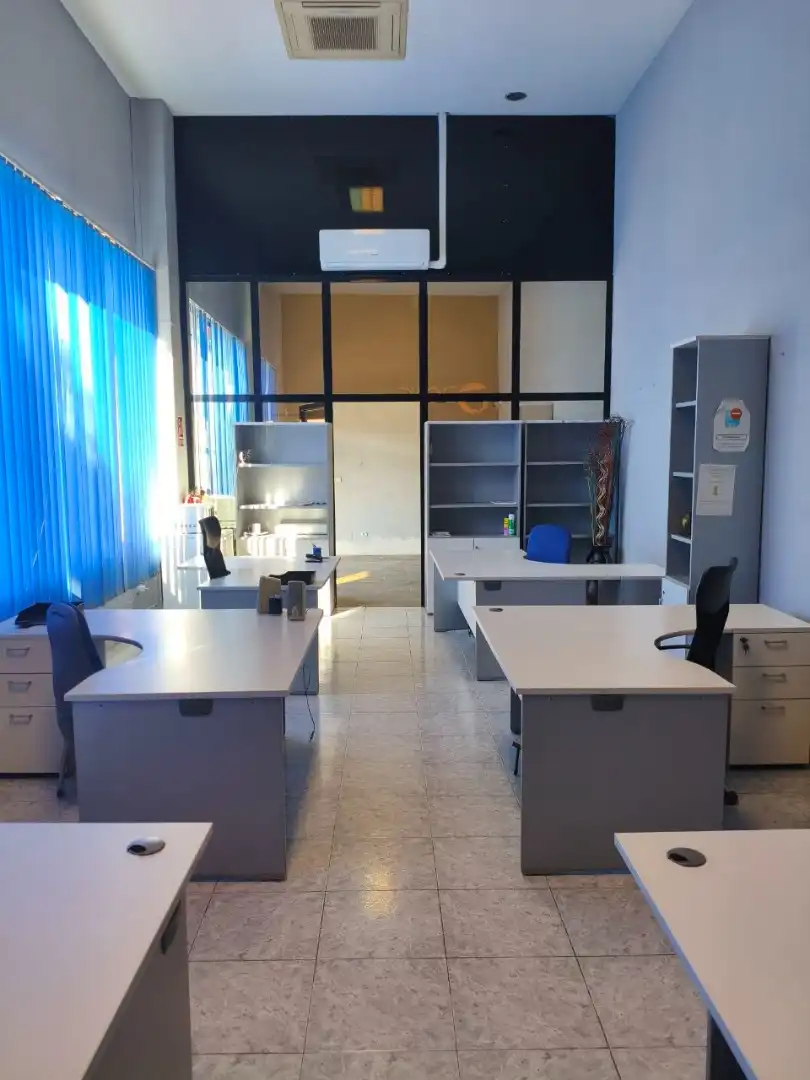 Nau industrial de lloguer en Peligros amb Calefacció i Alarma