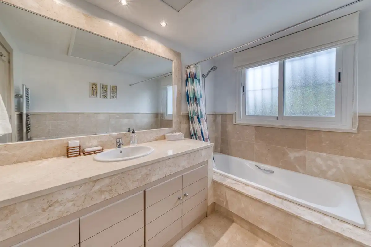 Baño de Casa o chalet en venta en Manilva con Aire acondicionado, Jardín privado y Terraza