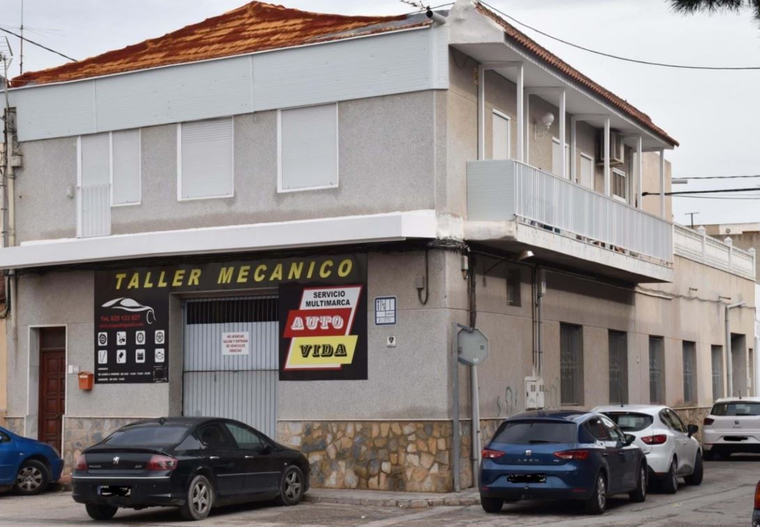Vista exterior de Casa o xalet en venda en Orihuela amb Terrassa, Traster i Balcó