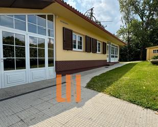 Vista exterior de Casa o xalet de lloguer en Cambre  amb Calefacció, Jardí privat i Traster