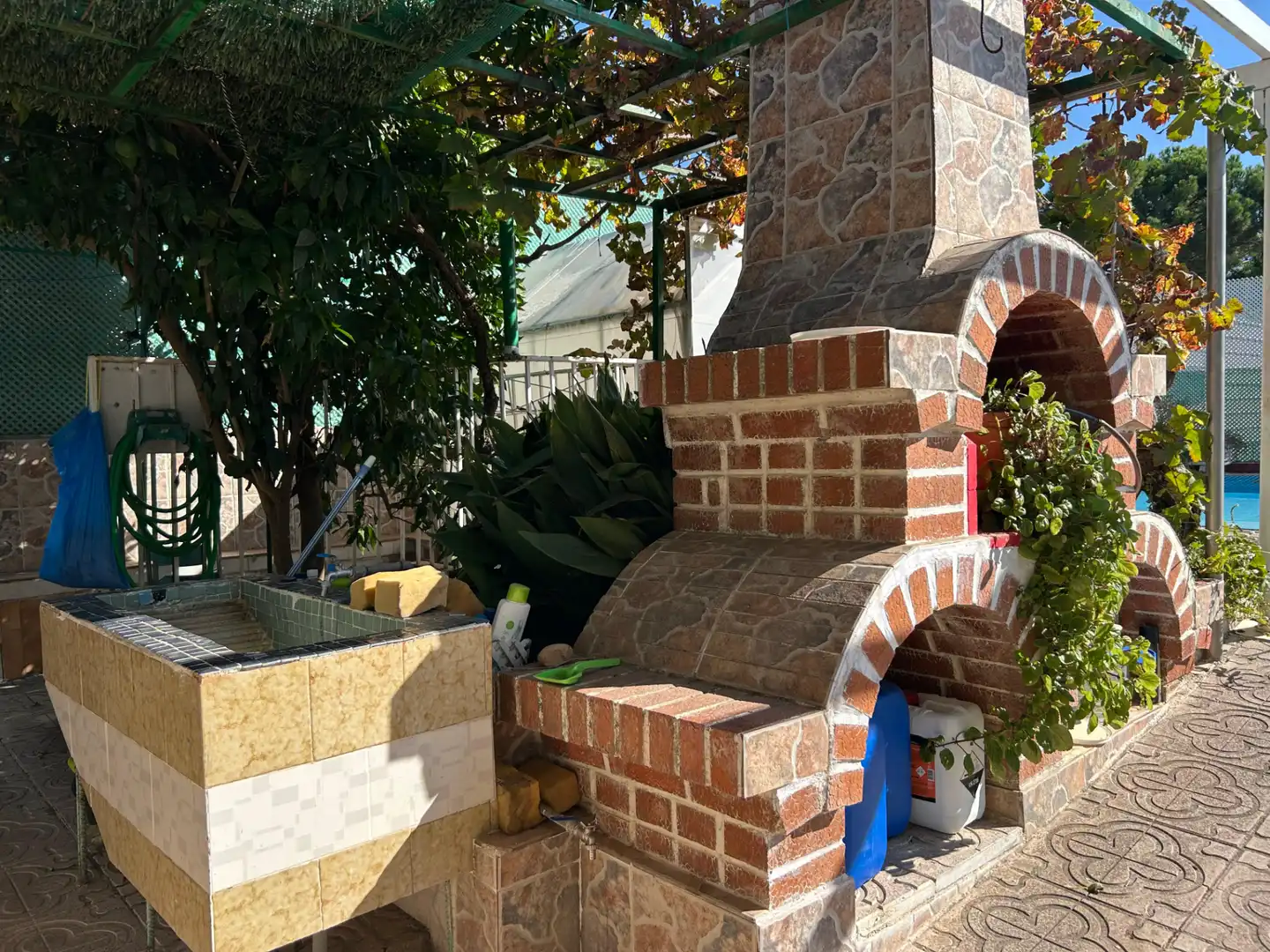 Garten von Einfamilien-Reihenhaus zum Verkauf in Santa Cruz del Retamar mit Klimaanlage, Heizung und Privatgarten