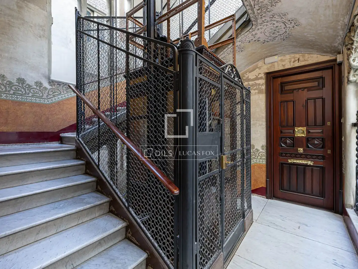 Wohnung zum Verkauf in Barcelona mit Klimaanlage, Heizung und Balkon