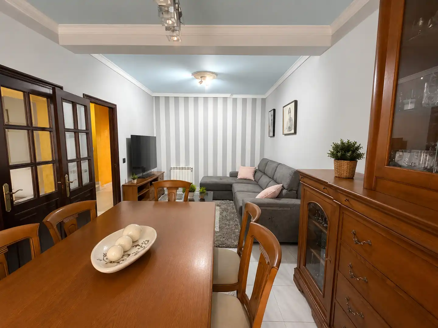 Sala d'estar de Casa adosada en venda en Boiro amb Calefacció, Jardí privat i Terrassa
