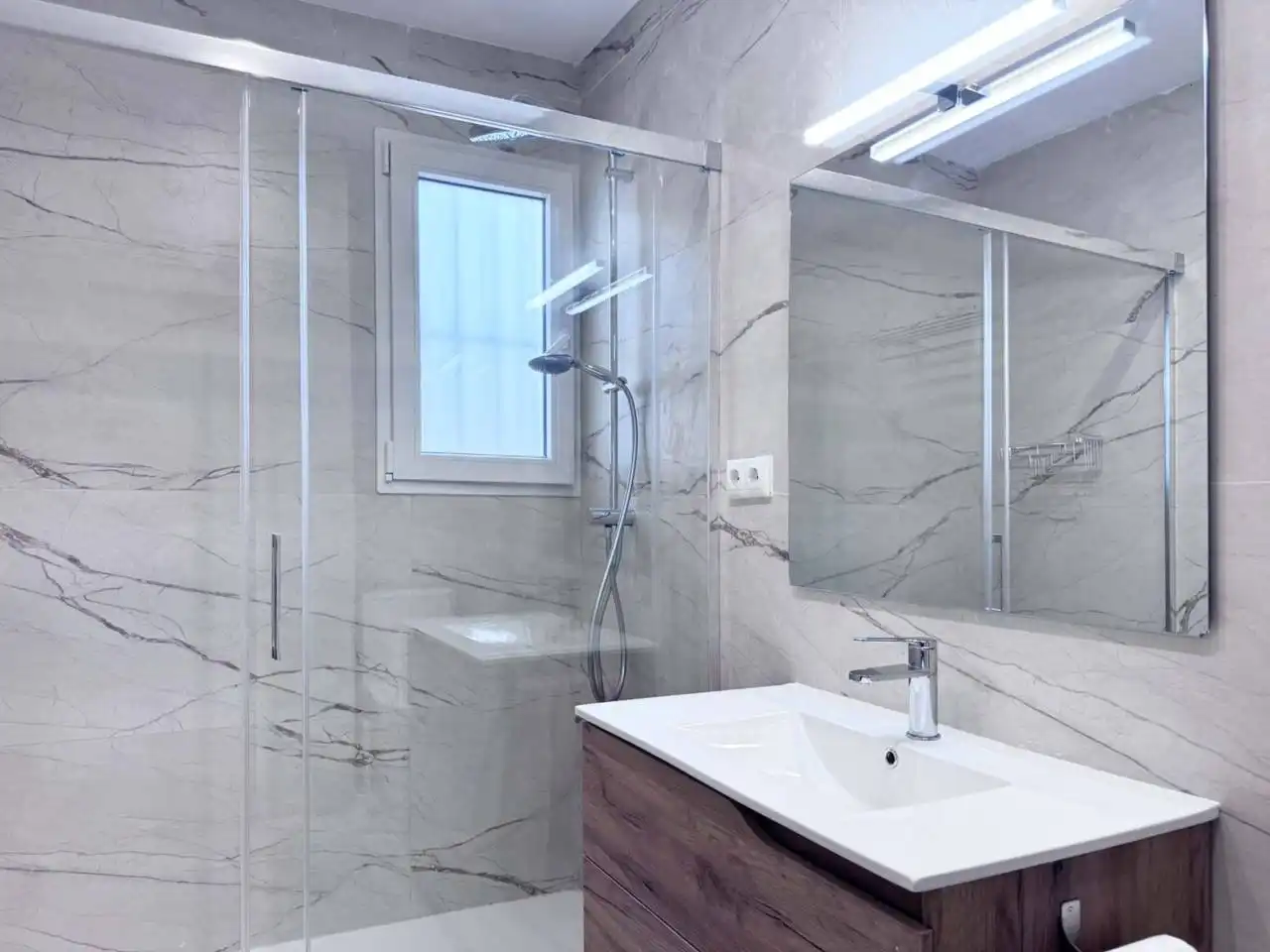 Badezimmer von Haus oder Chalet zur Miete in Paterna mit Privatgarten, Terrasse und Möbliert