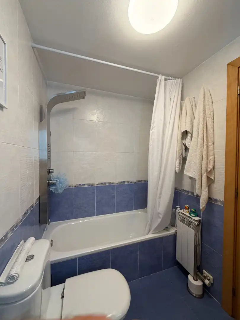 Bathroom of Flat for sale in Barcelona  with Air Conditioner, Heating and Furnished