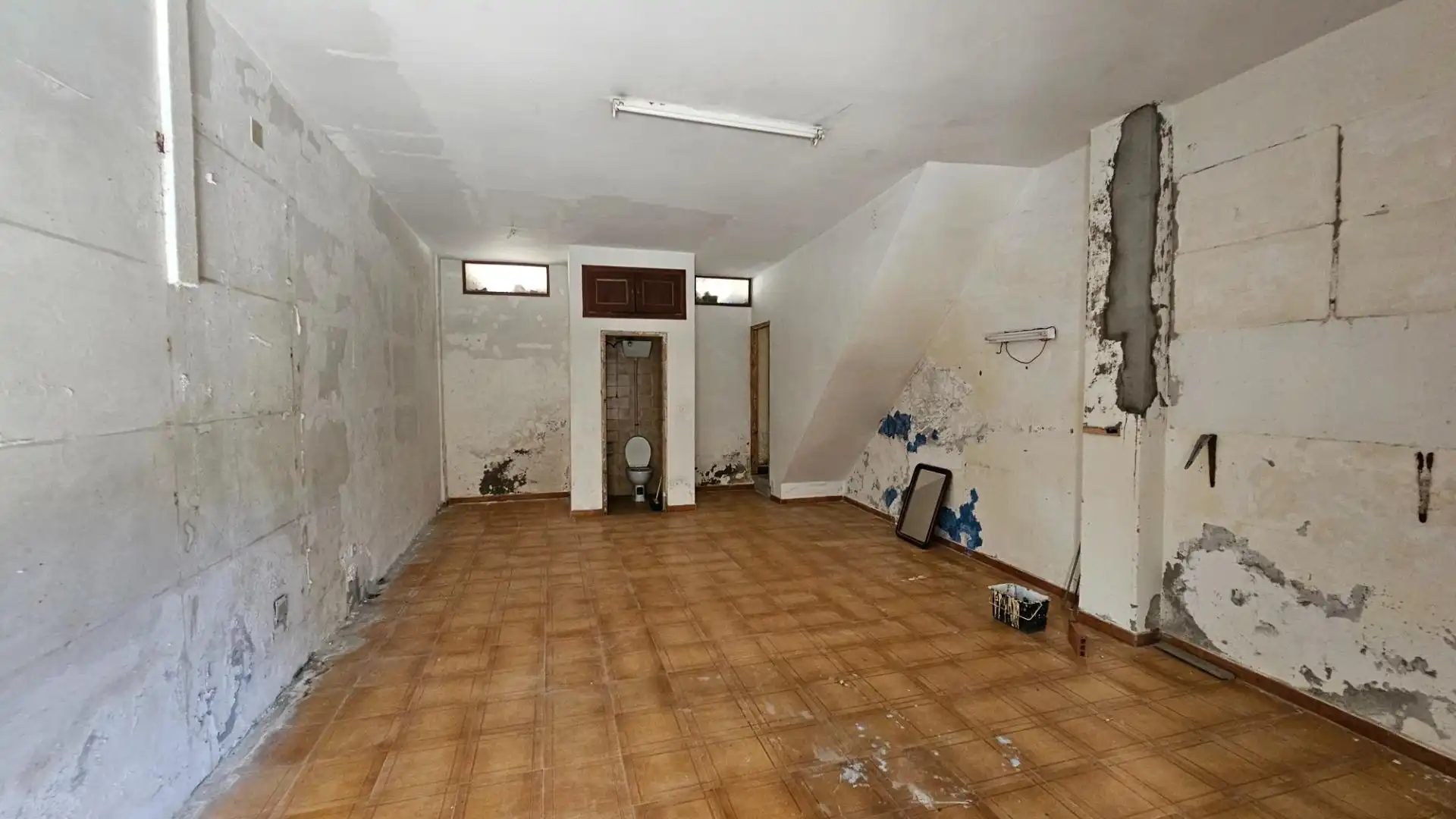 Buildings for sale in Cee