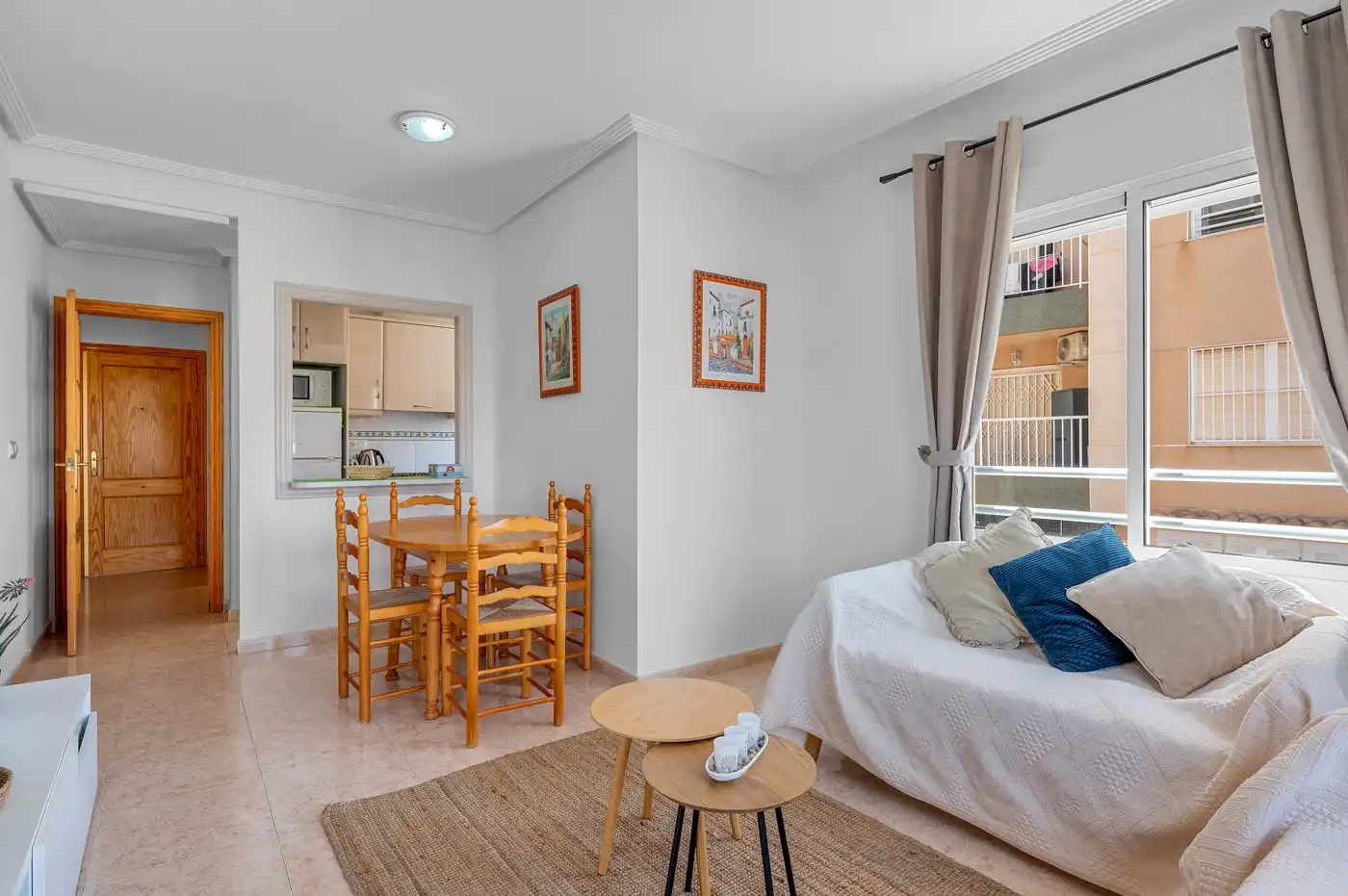 Sala de estar de Apartamento en venta en Torrevieja con Aire acondicionado, Amueblado y Horno