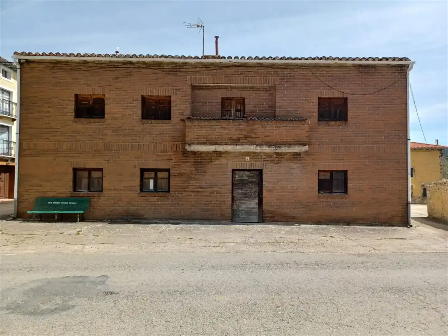 Vista exterior de Casa adosada en venda en Valle de Oca amb Balcó